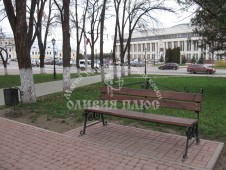 Сквер, площадь Старый торг, Калуга (кованые скамейки и урны)
